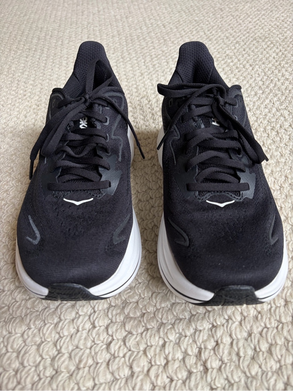 Hoka Clifton 10 Black and White Athletic Running Shoes - size 7 2E - Picture 3 of 9